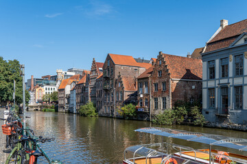 Gebäude am Kanal in Gent, Belgien