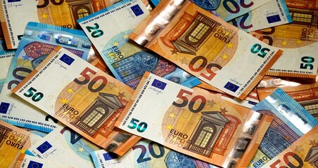 Des billets de 50 euros et de 20 euros