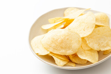 白背景にポテトチップス