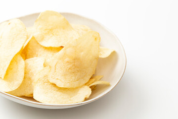 白背景にポテトチップス