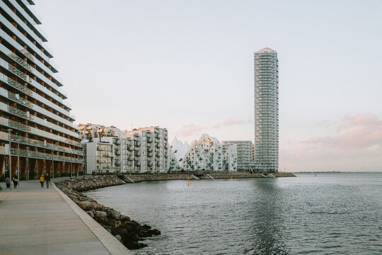 Stadtteil Aarhus &Oslash; bei Sonnenuntergang