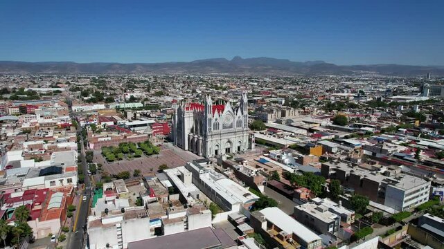 Traveling to the Expiatory Temple of Leon