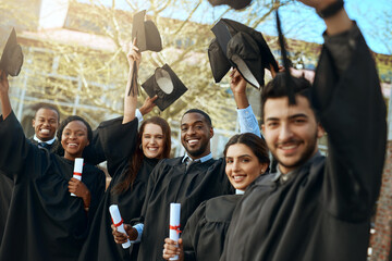 Obraz premium Portrait, students and hats for graduation celebration, education achievement and diploma success. Excited, people and tassel for certificate, graduate together and learning goals for campus ceremony