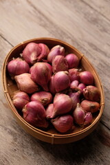 Shallots (Allium cepa L. var. aggregatum) are one of the world's main cooking spices. Bawang merah.
