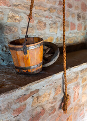 Fototapeta premium wooden bucket with a rope hanging from it
