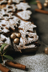 Obraz premium hand-decorated christmas cookies on a wooden background