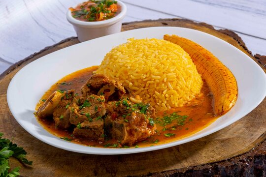 A mouthwatering dish of Seco de chivo chancho featuring a rich and savory sauce, served with tender chunks of goat, pork, and beef. Accompanied by a generous portion of moros de lenteja (lentil rice)