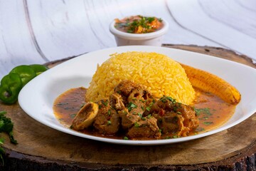 A mouthwatering dish of Seco de chivo chancho featuring a rich and savory sauce, served with tender chunks of goat, pork, and beef. Accompanied by a generous portion of moros de lenteja (lentil rice)
