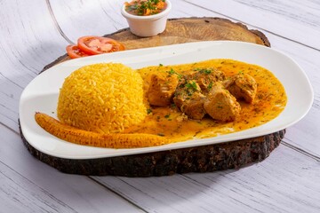 A mouthwatering dish of Seco de chivo chancho featuring a rich and savory sauce, served with tender chunks of goat, pork, and beef. Accompanied by a generous portion of moros de lenteja (lentil rice)
