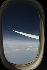 airplane window with view to the wing
