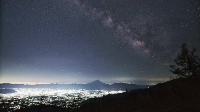 山梨県　甘利山から富士山と天の川
