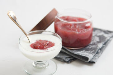 ヨーグルトと手づくりのいちじくジャム