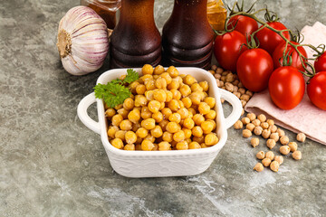 Canned chickpea in the bowl