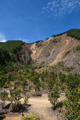 Fototapeta premium Clear Sky Above a Craggy Mountain Landscape