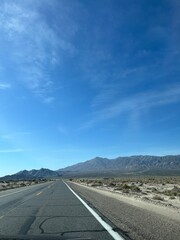 Naklejka premium road in the desert