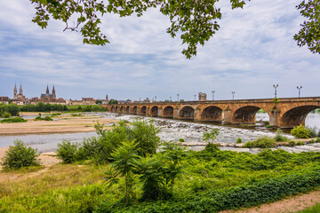 Vue sur l'Allier et la ville de Moulins sur Allier © Gerald Villena