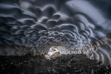 Tuneles de hielo del Cerro La Torta en Chubut Patagonia Argentina