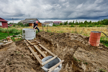 Installation of septic tank of concrete rings with your own hands.