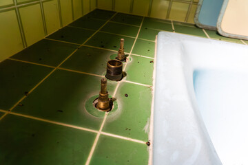 解体される老朽化した建物