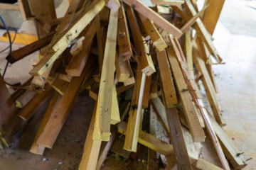 解体される老朽化した建物