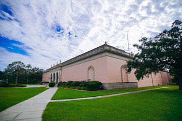 Fototapeta premium Sarasota, Florida, USA - 09 08 2024: The landscape of The John and Mable Ringling Museum of Art