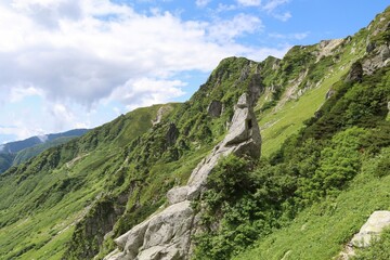 木曽駒ケ岳の風景。八丁坂のオットセイ岩。