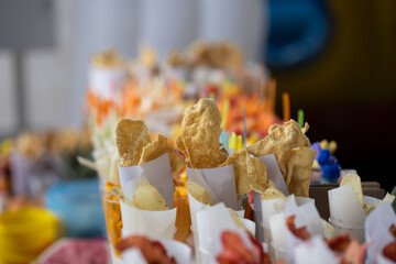 Puesto de comida snack para fiesta, fritas, frituras