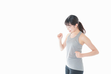 ランニングをする若い女性