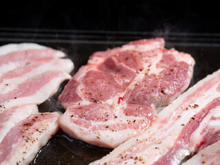 Grill pork in several parts on a pan	