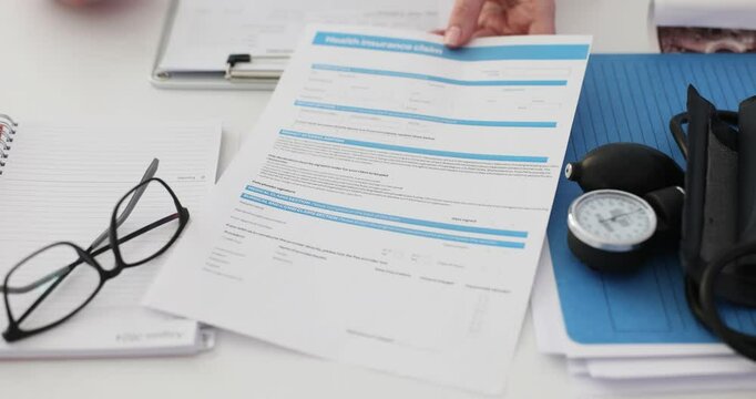 General practitioner has a document confirming payment of insurance compensation under health insurance