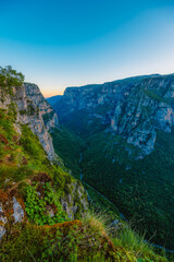 Obraz premium Vikos Gorge from the Oxya Viewpoint in the national park in Vikos-Aoos in zagori, northern Greece. Nature landscape