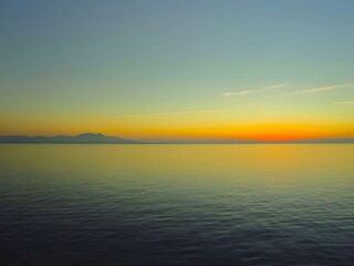 lever de soleil avec rivage