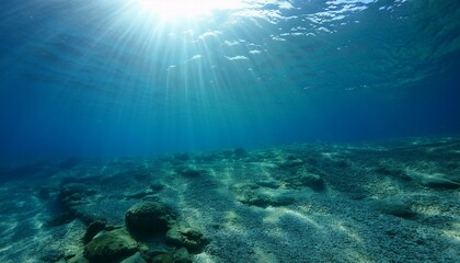海中に差し込む太陽の光