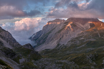 Parco Nazionale del Gran Sasso: escursione al Pizzo Cefalone 2533 metri Tramonto sulla Val Maone