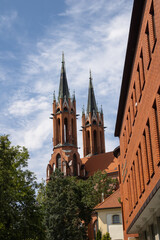 11.09.2024 Białystok Polska. Widok na dwie wieże Katedry Farna w centrum miasta. © Czarek