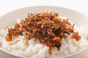 鮭フレークとちりめんじゃこのふりかけご飯　