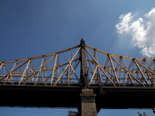 Obraz premium Ed Koch Queensboro Bridge connecting new york city manhattan to Roosvelt island and Queens