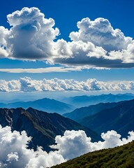 paisaje montañoso con cielo azul