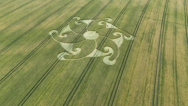 Crop Circles Images – Browse 95,773 Stock PH๏τos, Vectors, and Video | Adobe Stock