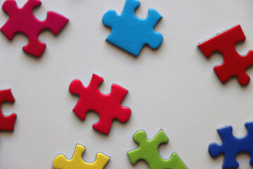 Obraz premium Colorful jigsaw puzzle pieces on white background. Flat lay.