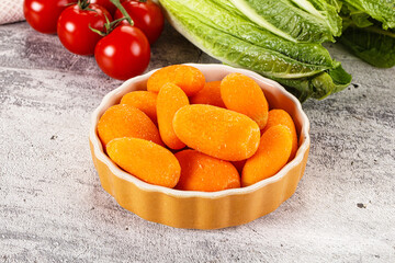 Small baby mini organic carrot