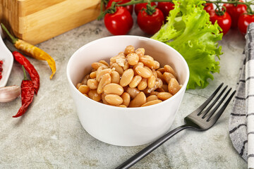 White canned beans in the bowl