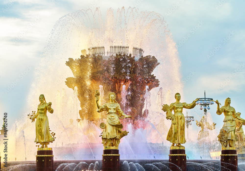 Wall mural Fountain of Friendship of Nations in Moscow. A warm summer evening. Moscow, Russia July 15, 2024.