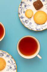 Cookies and tea.  クッキーと紅茶