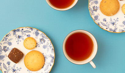 Cookies and tea.  クッキーと紅茶