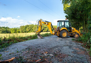 Backhoe for road cleanup © Picunique