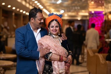 Obraz premium A couple in traditional Indian attire.