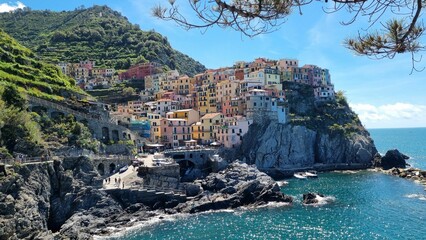 Manarola, Cinque Terre, Italy with colorful cliffside houses and blue sea.
