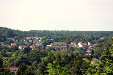 Blick vom Wanderweg Traumschleife Werbelner Geschichteweg auf den Ort Werbeln im Landkreis...