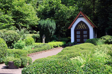 Die idyllisch am Waldrand gelegene Marienkapelle in Werbeln im Landkreis Saarlouis im deutschen...